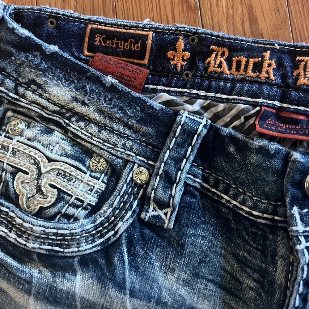 Rock Revival Crop Jeans - Picture 5 of 6